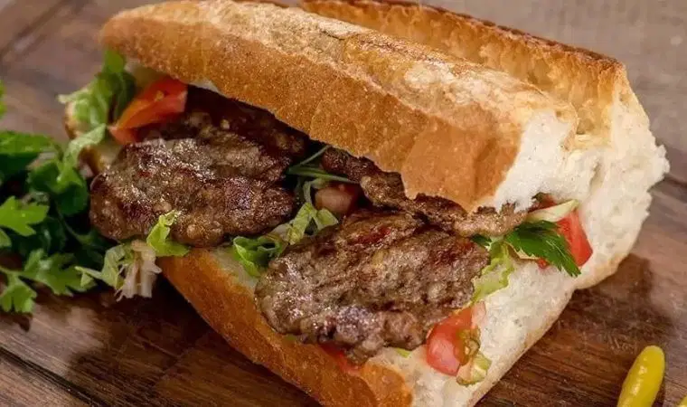 Ekmek Arası Köfte
